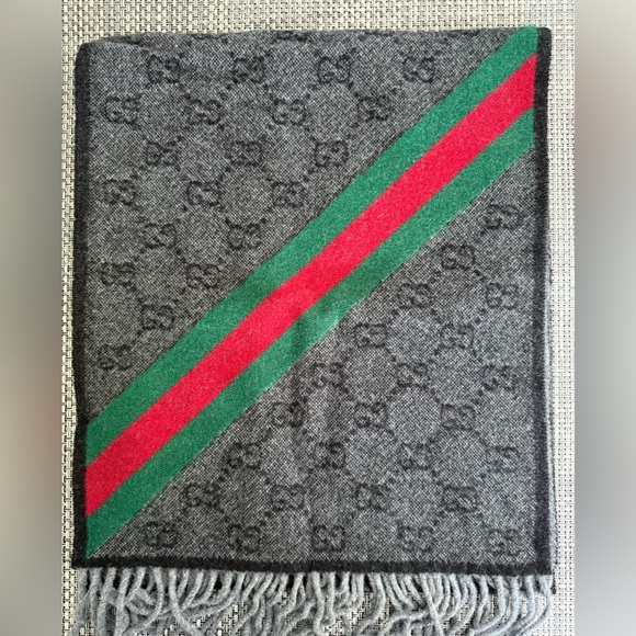 Gucci Gray Scarf with With Signature Red and Green Accents - Picture 1 of 5